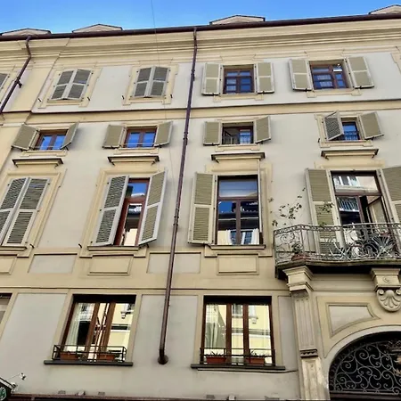 Des Hayes Apartment *