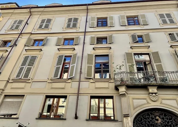 Des Hayes Apartment *